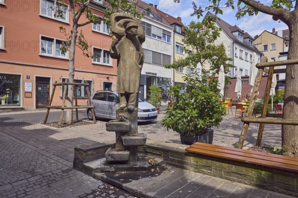 Lauscherbrunnen, stone fountain, sculpture of a person, sculptor Oskar Müller, public art,
