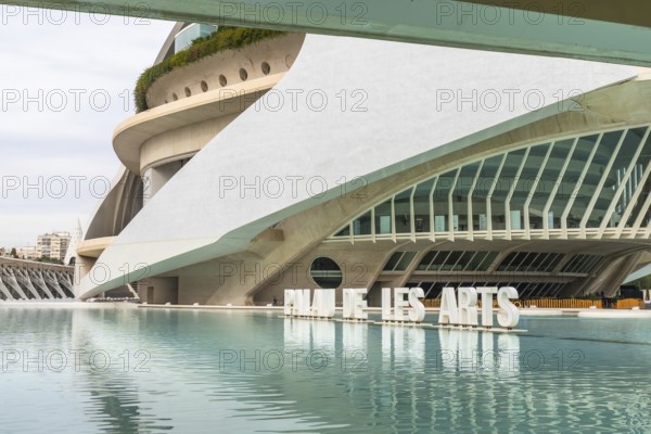 Palau de les arts reina sofia, an iconic architectural landmark by santiago calatrava, standing