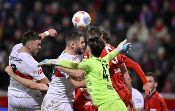 Penalty area scene, Goal area scene Header duel Duel Action Goalkeeper Diant Ramaj 1. FC Heidenheim