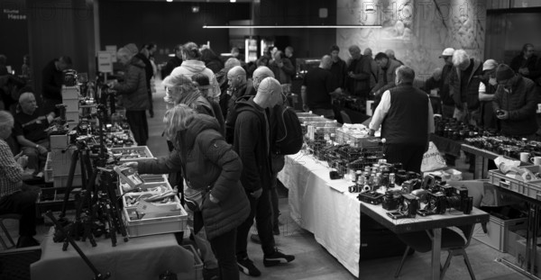 Customers and retailers, Photographica, old photo equipment, cameras, lenses, display, black and