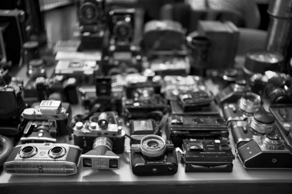 Photographica, old photo equipment, cameras, lenses, display, black and white, photo exchange,