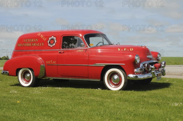 Veteran fire engine, fire chief's car, Chevrolet built in 1952 at fire truck rally in Ystad, Skåne