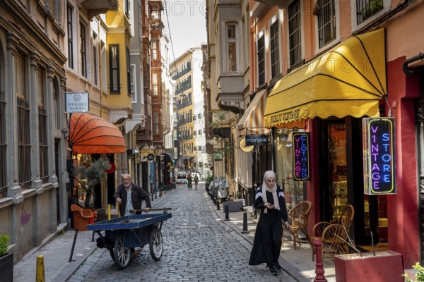 Istanbul, Turkey. May 17th 2022 Daily life in fashionable Serdar i Ekrem Caddesi, a popular street