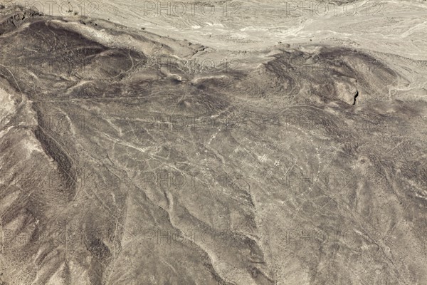 Extensive desert view with recognizable lines and patterns, the geoglyphs and images in the desert