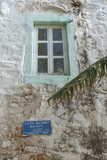 Bodrum, Turkey. April 23rd 2022 Foto Mehmet Barut Sokak, Pretty traditional window of local house