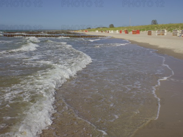 Beach, Ostseewellen, Ahrenshoop, Baltic Sea, Vorpommern-Rügen district in Mecklenburg-Vorpommern,