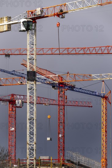 Construction cranes on 2 large construction sites Wohnbau, Geschäftsgebäude, Krefeld North
