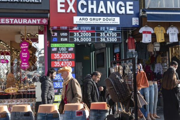 Istanbul, Turkey 9th January 2025 A Turkish currency exchange office in a busy shopping street near