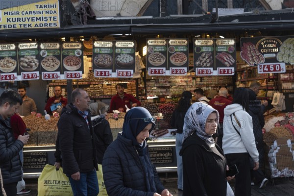 Istanbul, Turkey 10th January 2025 Turkish shoppers in a busy market near the Spice Bazaar in the