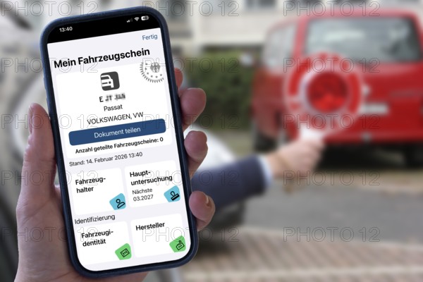 Symbolic image, digital vehicle license, in the i-car app of the Federal Motor Transport Authority,