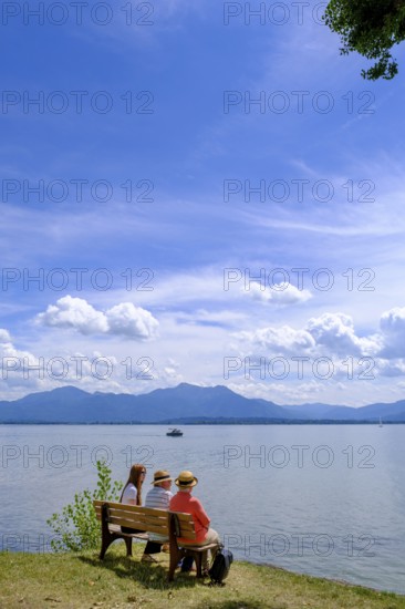 Seniors, family, couple on a rest area, Fraueninsel, Chiemsee, Chiemgau, Upper Bavaria, Bavaria,