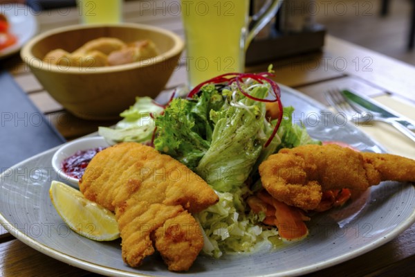 Styrian fried chicken salad, salad with fried chicken and pumpkin seeds, food, Achenkirch, Tyrol,
