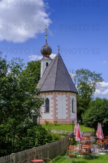 Mesnerwirt und Filialkirche St. John the Baptist, Vogling bei Siegsdorf, Chiemgau, Upper Bavaria,