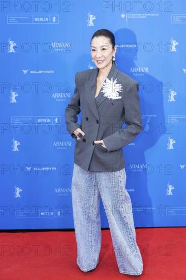 Michelle Yeoh in front of the premiere of the film Everything Everywhere All At Once at the