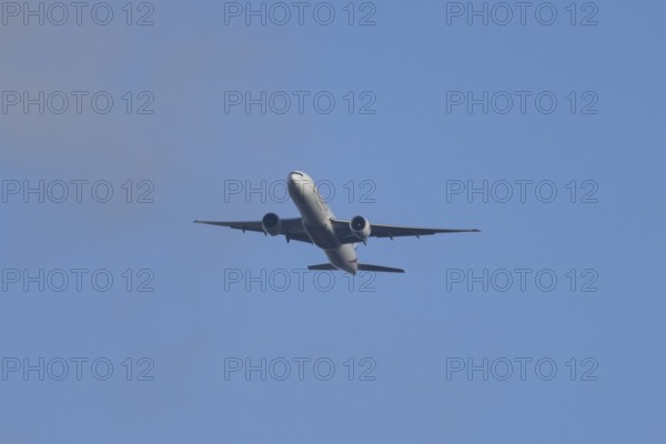 Boeing 777 commercial passenger airliner jet aircraft of Emirates airways in flight at London
