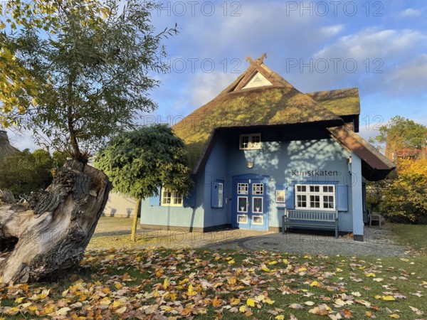 Galerie Kunstkaten, Künstlerdorf und Baltic resort Ahrenshoop, architecture, tradition, houses with