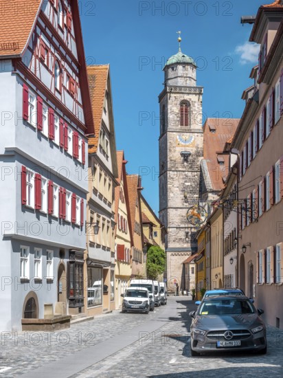 Alley with cobblestones and town houses, behind St. Georg Cathedral, Dinkelsbühl, Middle Franconia,