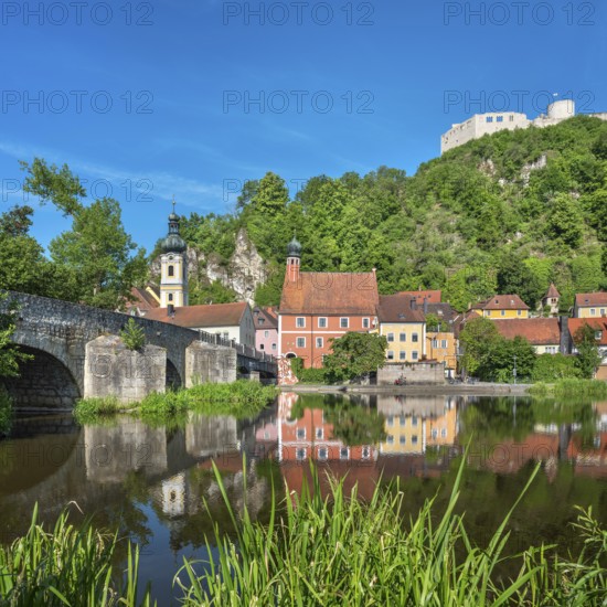 The historic old town with castle ruins, parish church of St. Michael and Steinerner Brücke on the