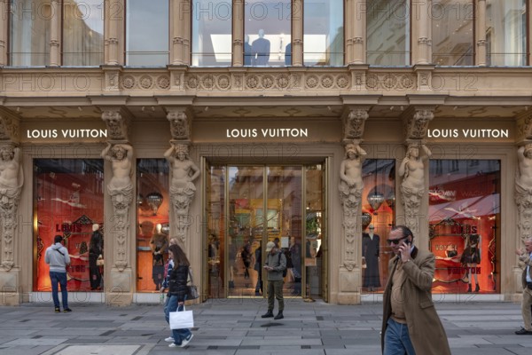 Vienna, Austria. October 15th 2024 Shopper in a busy fashionable shopping street in the centre of