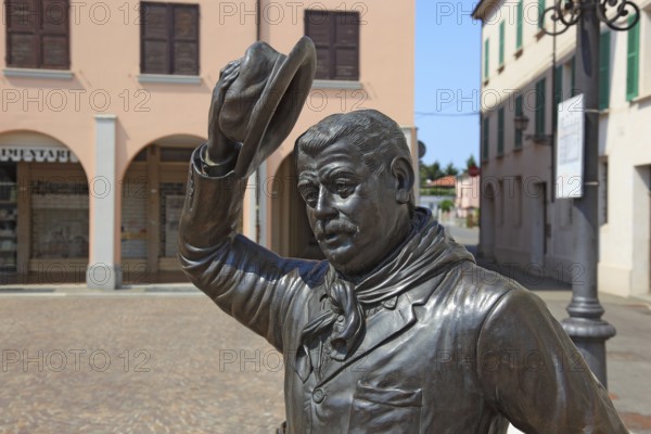 Italy, village of Brescello, bronze figure of Peppone, Mayor Giuseppe Bottazzi portrayed by actor
