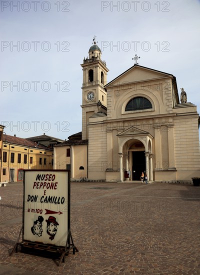 Brescello, note about the Don Camillo and Peppone museum in front of the church of Santa Maria