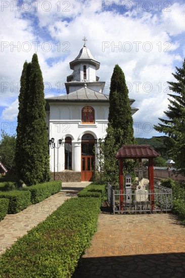 Biserica Sfantul Ierarh Nicolael, Saint Nicholas Church, with cemetery, in the municipality of