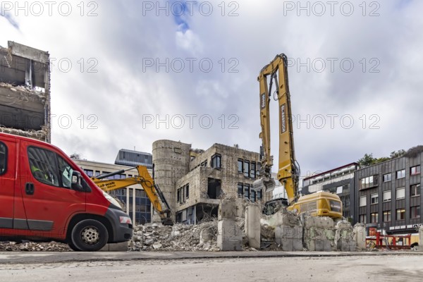 Demolition work at Swabenzentrum Stuttgart. The building is partially demolished. The property,
