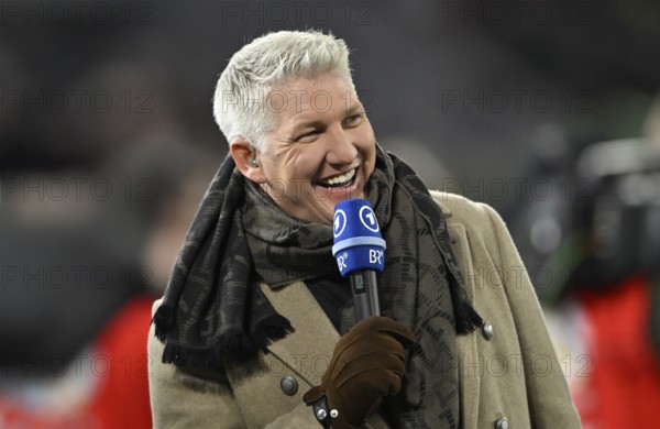 TV expert Bastian Schweinsteiger, portrait, smiles, in interview microphone Mikro Logo ARD BR