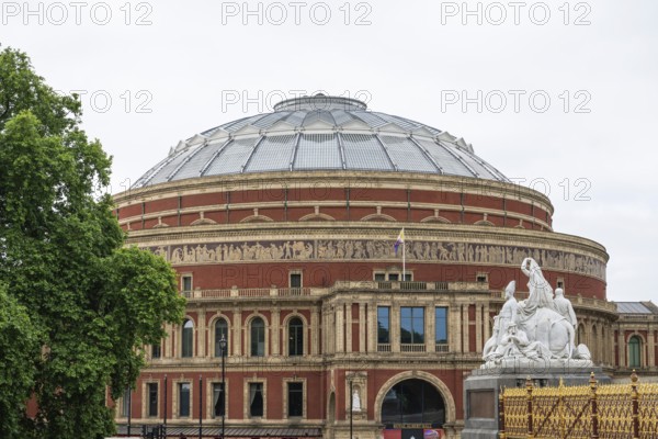 Asian Group, Albert Memorial, Prince Albert Memorial, Queen Victoria's husband in front of Royal