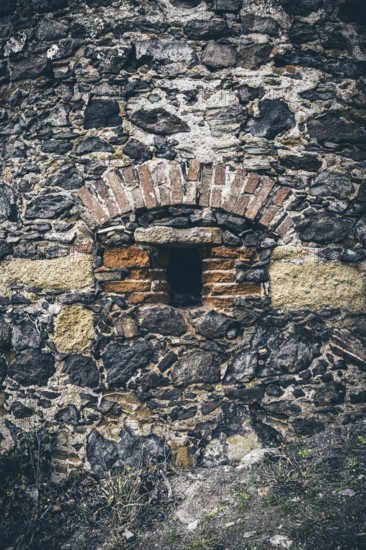 Detailed view of the defensive defence tower of the Mägdeberg castle ruins, Mühlhausen-Ehingen,