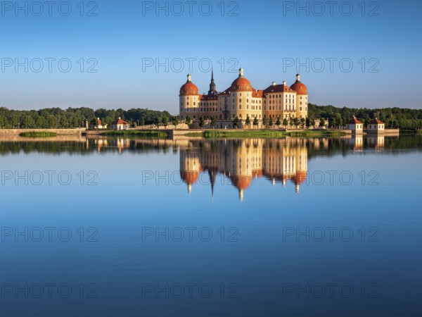 Moritzburg Castle, Augusts the Strong hunting lodge in morning light, water reflection in the lake,