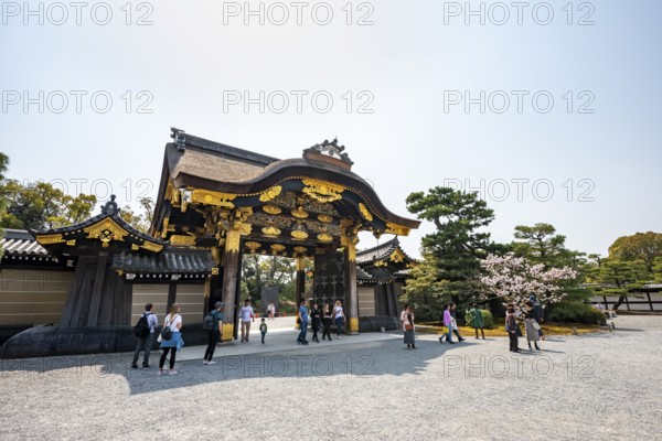 Tor Kara-mon, former imperial villa, Nijo Castle, Kyoto, Japan