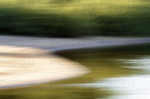 Riverbank with beach, minimalistic presentation, evening light, mopping effect, Lower Saxony Elbe