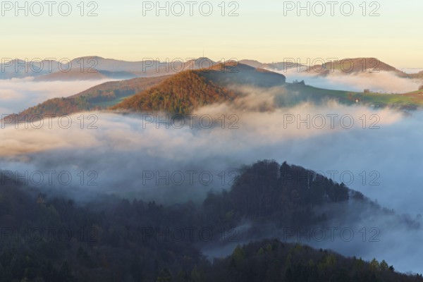 View from the Gisliflue of the Jura foothills covered in fog from the left, Wasserfluh,