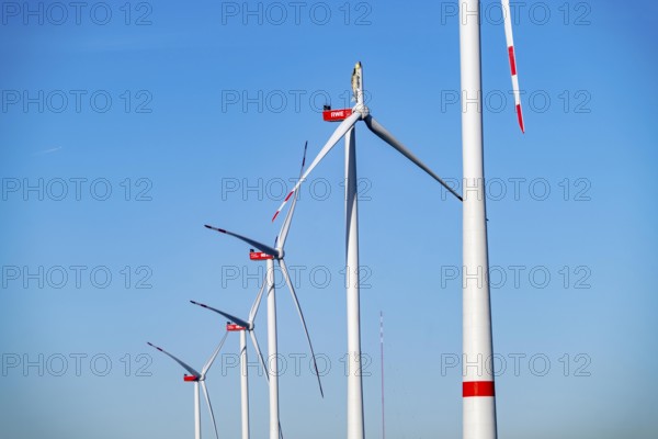 Defective wind turbine, bent rotor blade, in the Bedburg A44n wind farm, in the Garzweiler