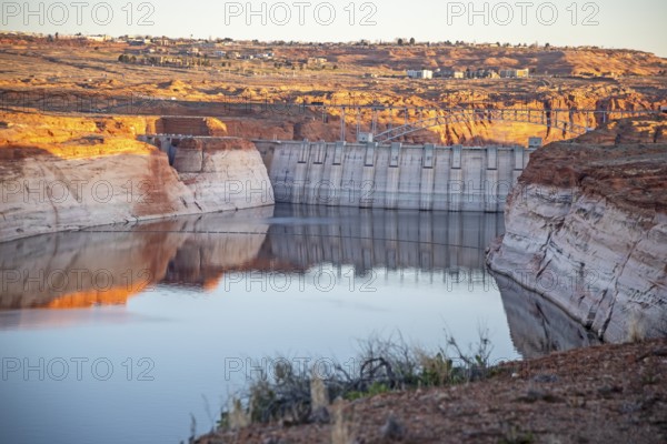 Page, Arizona - The water reservoir behind the Glen Canyon Dam is only 27 percent full. White rock