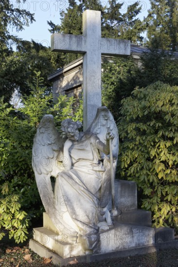 Tomb of painter Andreas Achenbach, grave angel of sculptor Karl Janssen, Nordfriedhof Düsseldorf,
