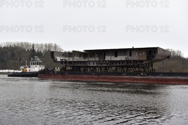 Tugboat, tow ship, bring part of a new ship through the Kiel Canal, NOK, Kiel Canal, Kiel Canal,