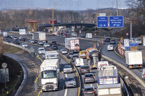 A3 motorway at the Duisburg-Kaiserberg interchange, constricted lanes, heavy traffic, complete