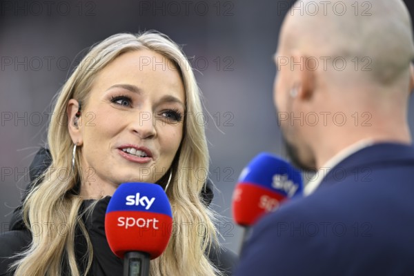 SKY presenter reporter Katharina Kleinfeldt, portrait in interview microphone micro logo with