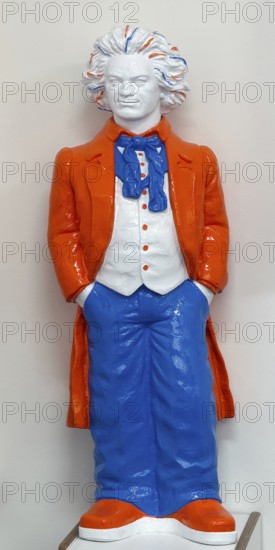 Beethoven figure in the colors blue, orange and white, the colors of the Deutsches Museum Bonn in