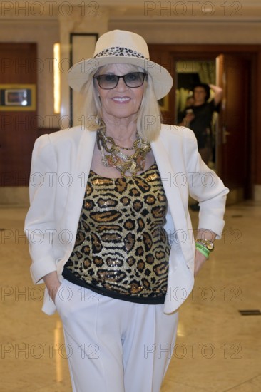 Rena Bilsbury (Les Humphries Singers) at the 8th jungle party for the start of the RTL show Ich bin