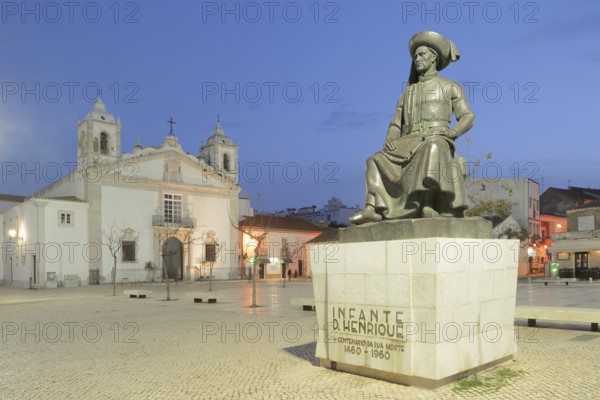 Church of Santa Maria ou da Misericordia and monument to Henry the Navigator at dusk, Praca Infante