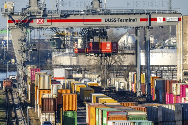 The port of Mannheim is one of the most important inland ports in Europe. The harbor basins stretch