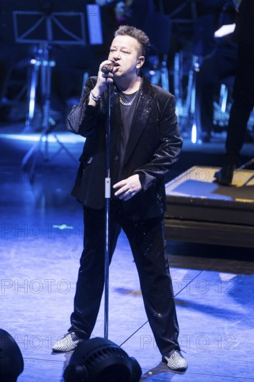 Sebastian Krumbiegel, singer of Die Prinzen live on Symphonica Tour together with the Thüringen