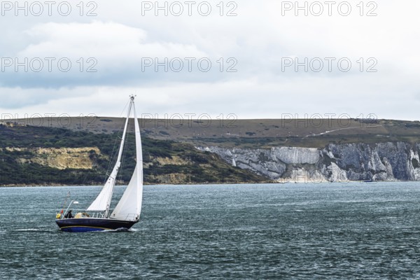 Boats over Hurst Point Lighthouse and Hurst Castle, Hurst Spit, Milford on Sea, Lymington,