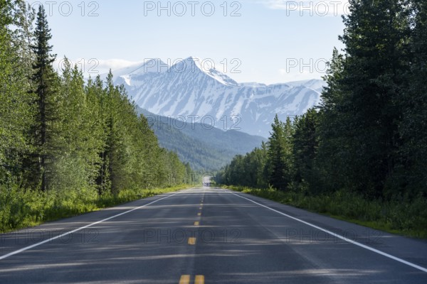 Road through taiga and mountainous landscape, picturesque landscape on Richardson Highway, Alaska,