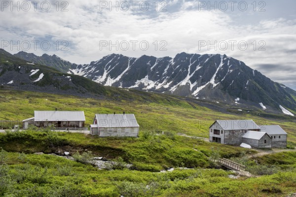 Building of the former Gold Mine Independence Mine in mountainous landscape, Independence Mine