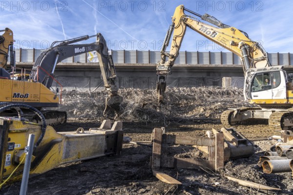 Demolition of the 120 meter long motorway bridge of the A516, across Teutoburger Straße in