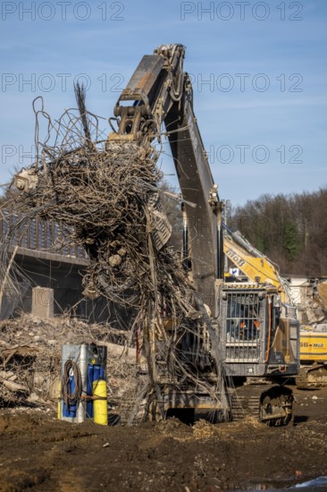 Demolition of the 120 meter long motorway bridge of the A516, across Teutoburger Straße in